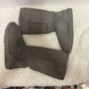 Uggs australia boots sz 8 gray